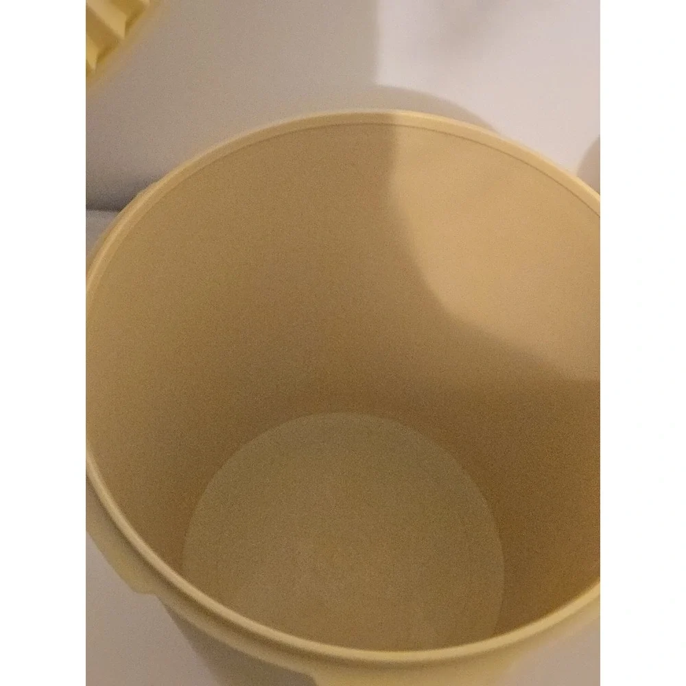Tupperware 3pc yellow